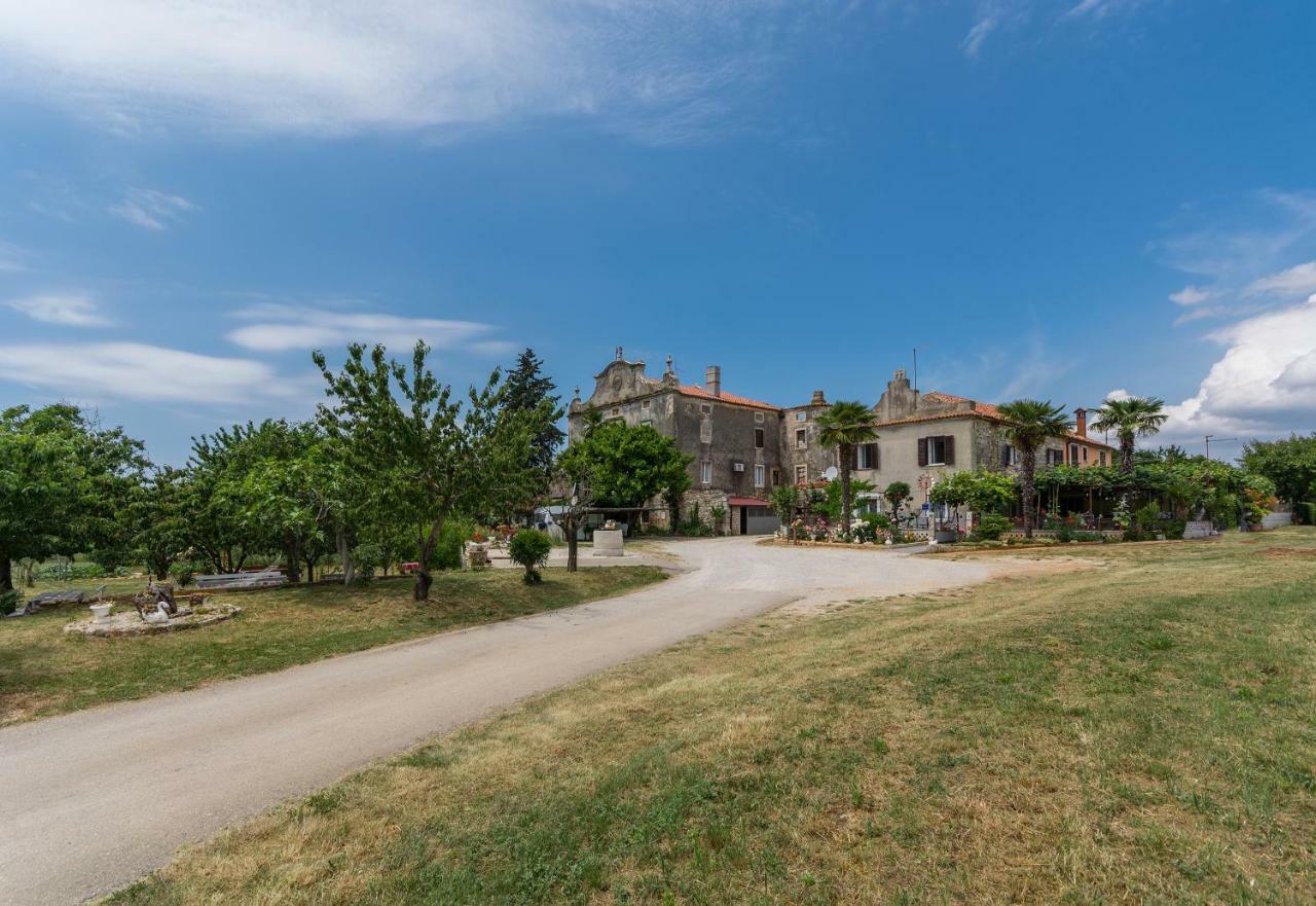 Apartments Mijat Novigrad  Zewnętrze zdjęcie