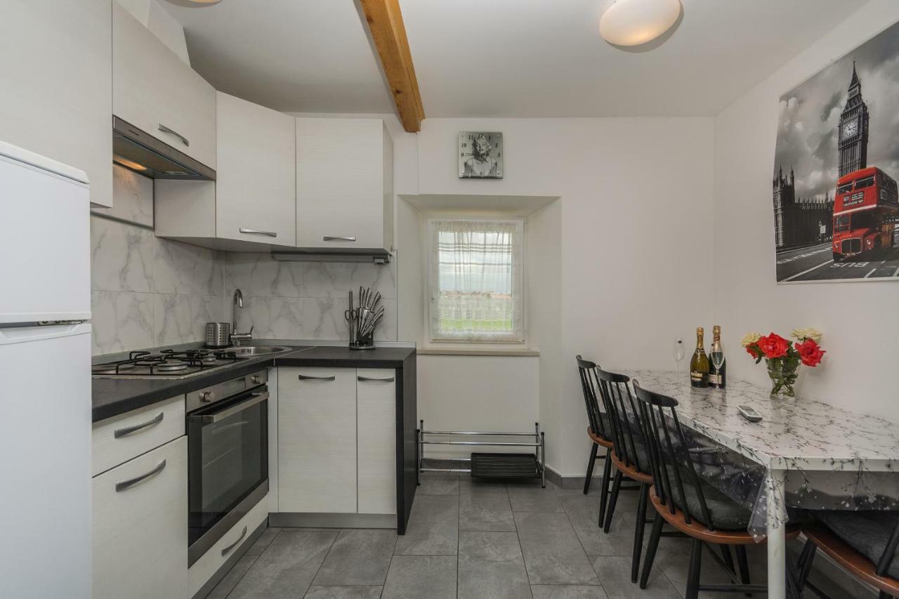 Apartments Mijat Novigrad  Zewnętrze zdjęcie