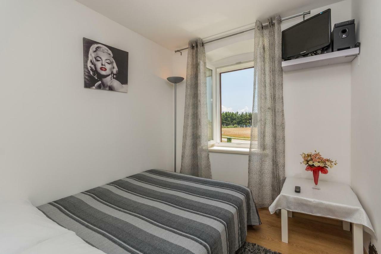 Apartments Mijat Novigrad  Zewnętrze zdjęcie